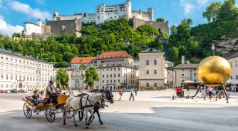 Kapitelplatz mit Festungsblick