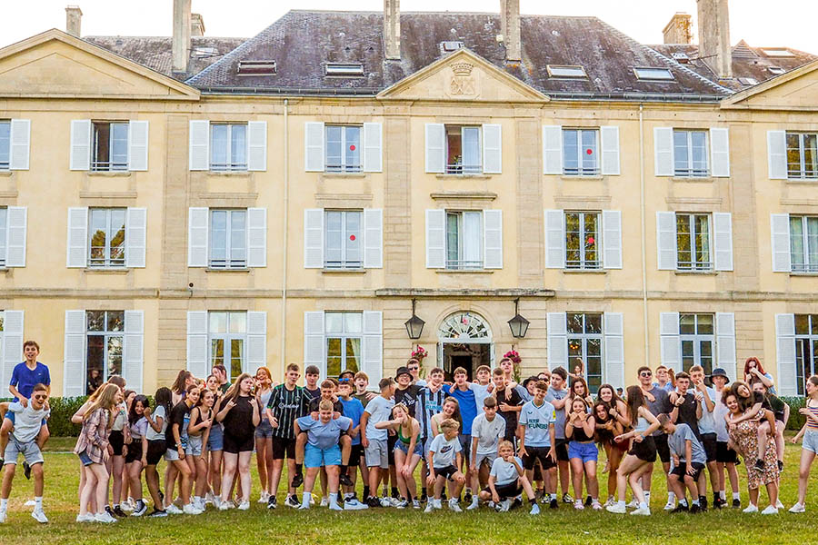 Groupe au Château du Molay