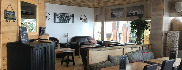 Skilt lounge bar